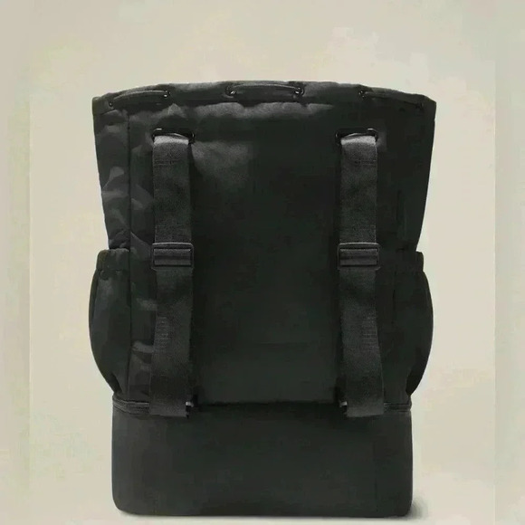 Beyond Yoga bag - NWT - Picture 2 of 4